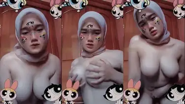 ABG Jilbab Minta Diretas Lembut Area Dadanya Lumer WOT